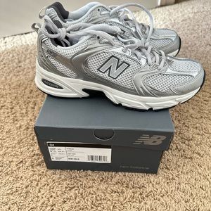 New Balance 530 Unisex Size 6.5 D (8 Women)
